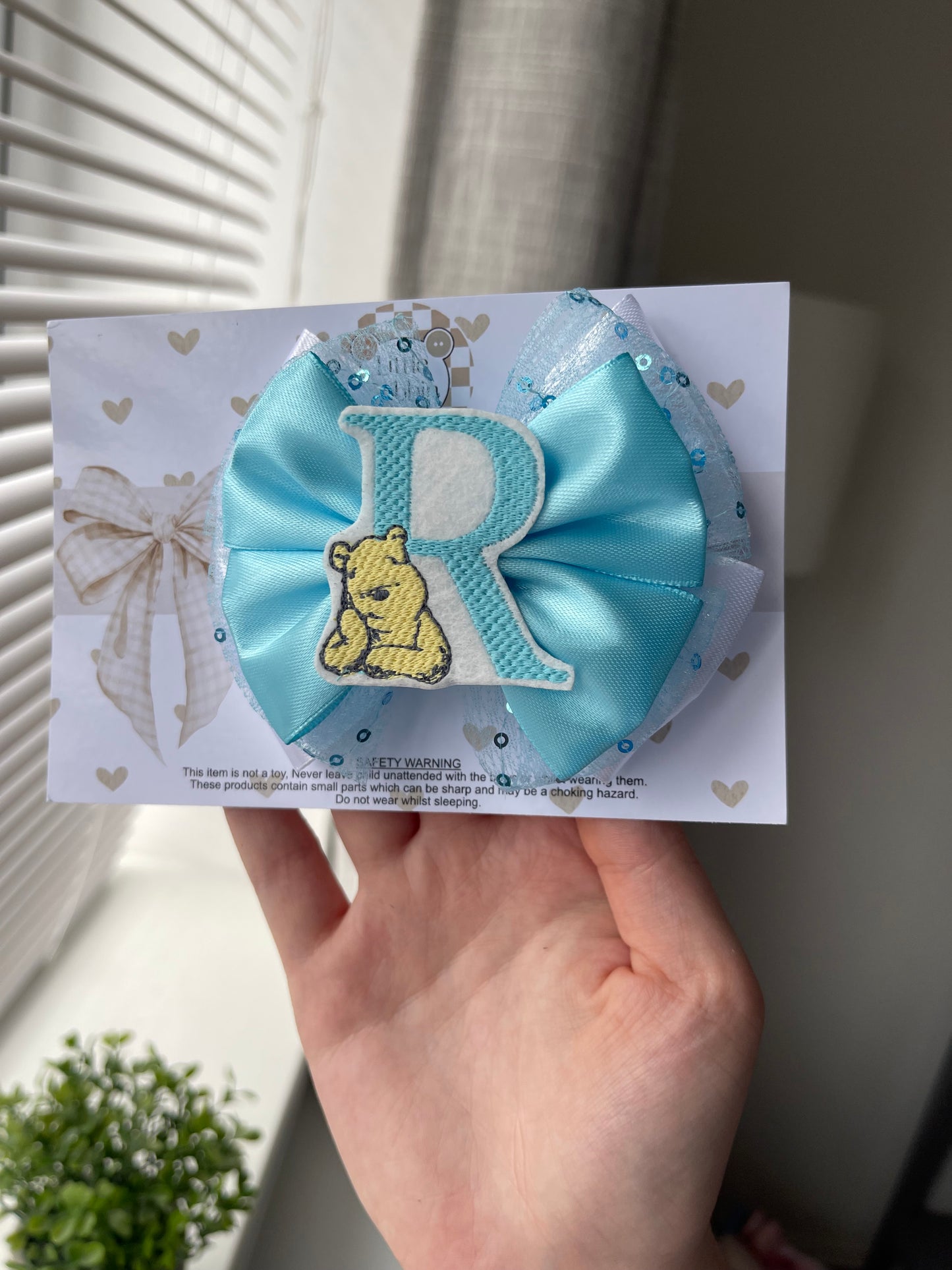 Classic Winnie letter bow